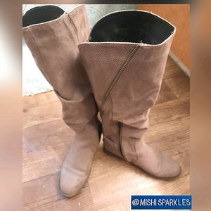 🆕️ White Mountain Pull on boots